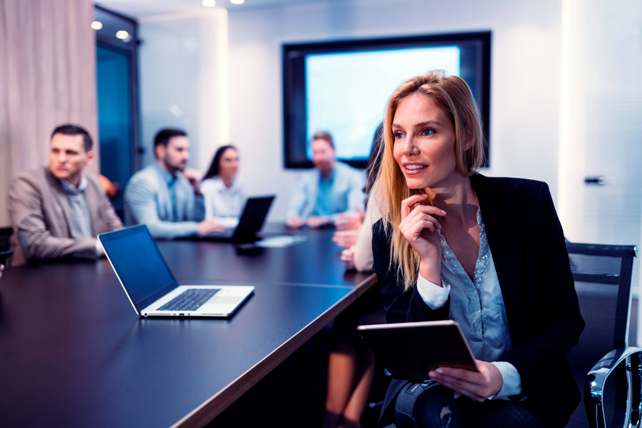 attractive-businesswoman-using-digital-tablet-in-SWN5KBX-scaled.jpg attractive-businesswoman-using-digital-tablet-in-SWN5KBX-scaled.jpg